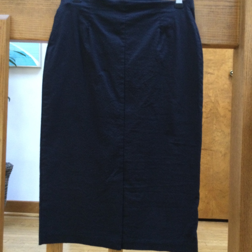 Linda Mathews pencil skirt. Size small.